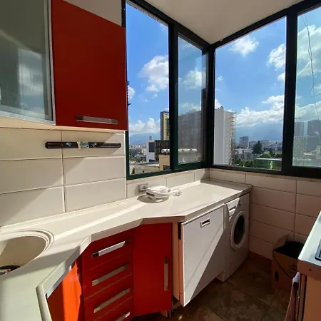 Center Upper Floor *